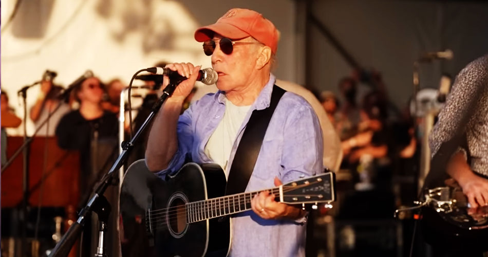 Paul Simon faz aparição surpresa em festival de música