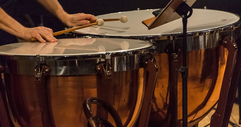 Faculdade oferece oficina de percussão gratuita