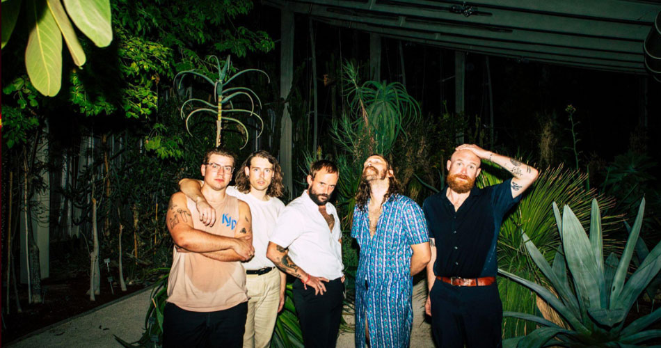 Idles anuncia edição especial de 5 anos de “Brutalism”, seu álbum de estreia