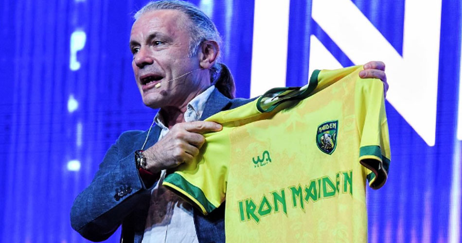 Bruce Dickinson revela no RJ nova camiseta do Iron Maiden “edição seleção brasileira”