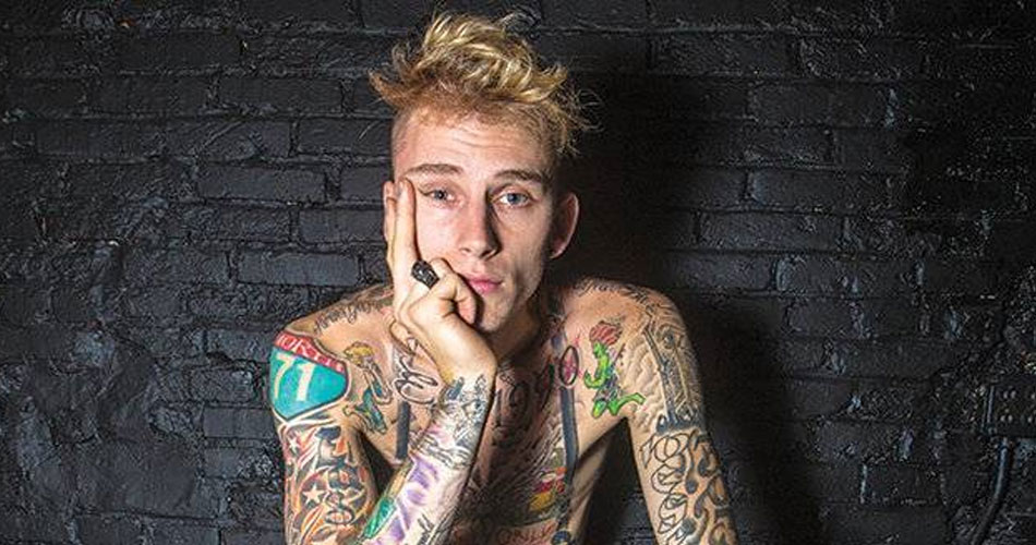 Vídeo: fã pede para levar um “soco na cara” de Machine Gun Kelly