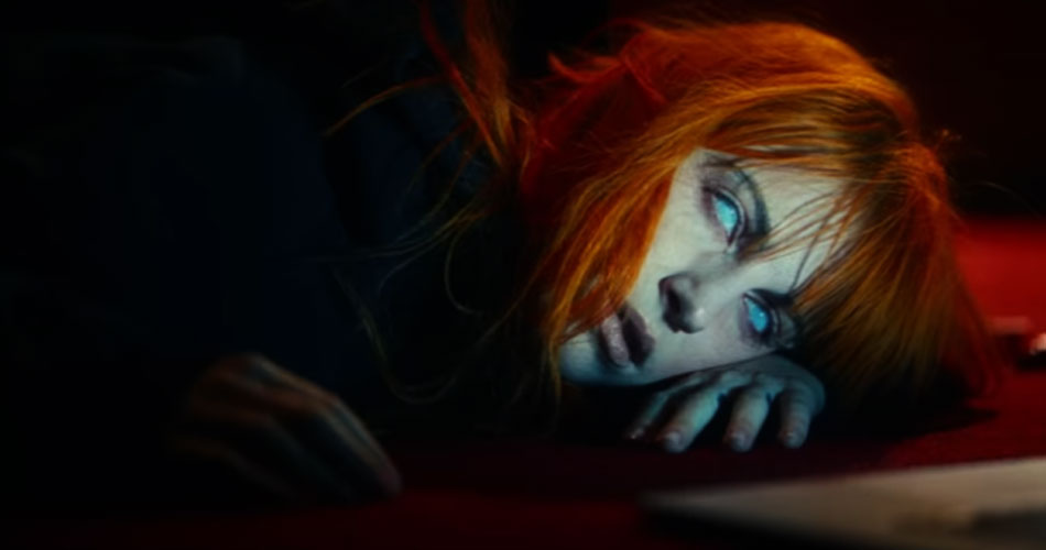 Em atmosfera de horror, Paramore revela videoclipe de seu novo single “The News”