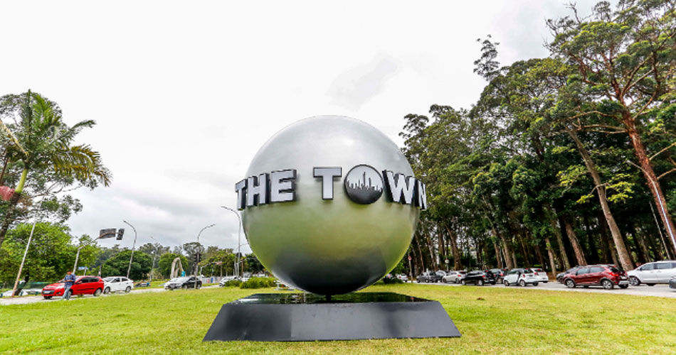 Esfera gigante no Ibirapuera marca chegada do The Town em São Paulo