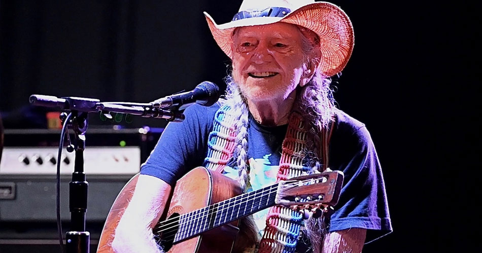 Ouça: Willie Nelson colabora com Billy Strings em novo single