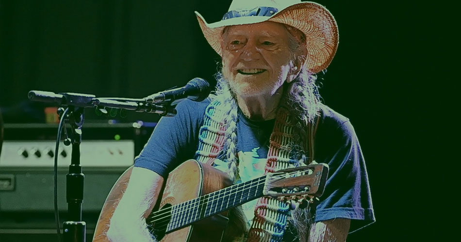 Planejando festinha de 90 anos, Willie Nelson diz  que “a maconha salvou sua vida”