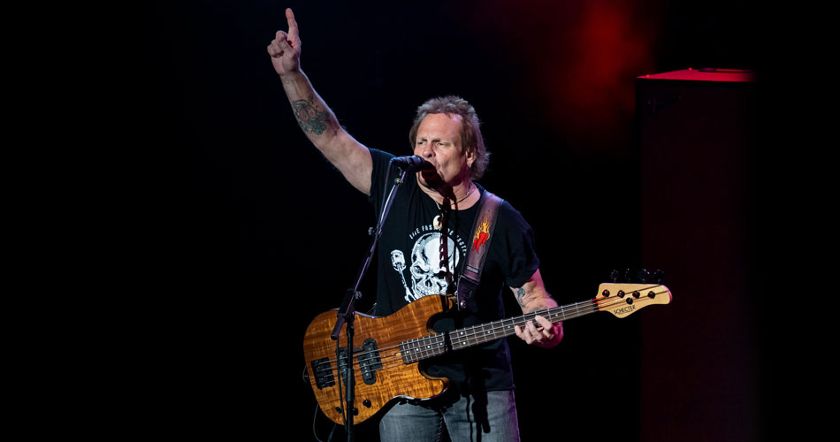 Músicas inéditas do Van Halen devem ser lançadas em breve, diz Michael Anthony