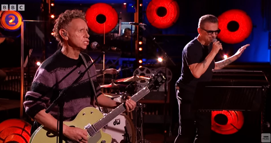 Vídeos: Depeche Mode toca “Ghosts Again” e “Walking In My Shoes” com orquestra da BBC