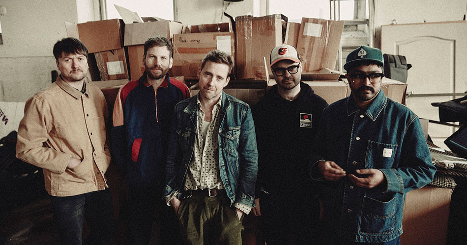 Kaiser Chiefs disponibiliza novo single; conheça “Jealousy”