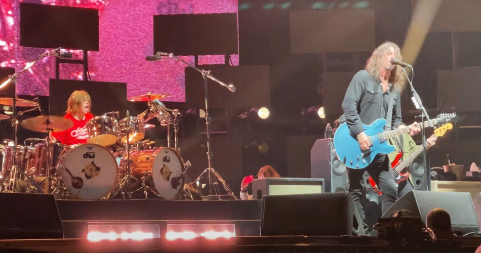 Vídeo: Foo Fighters toca com filho de Taylor Hawkins em festival nos EUA