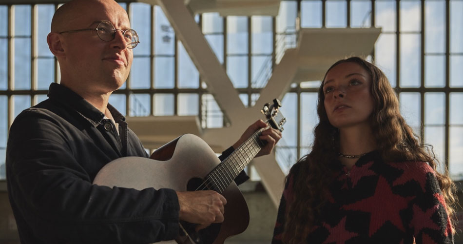 Bombay Bicycle Club lança segundo single “Diving” com participação de Holly Humberstone