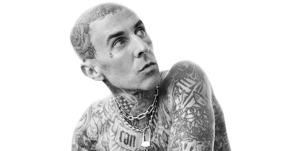 Travis Barker revela problema familiar que o fez cancelar shows do Blink-182