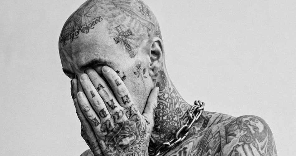 Travis Barker: medo de voar voltou após ver notícias sobre acidente aéreo no Brasil