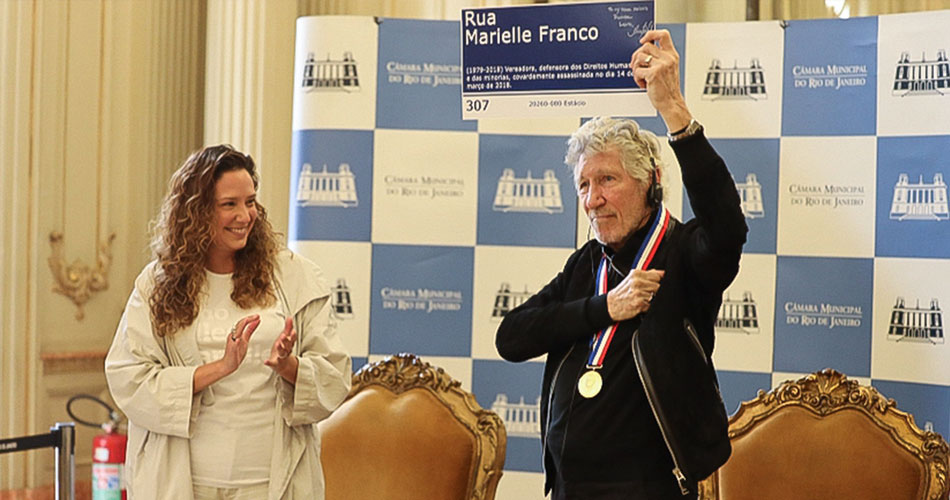 Roger Waters é homenageado com Medalha Pedro Ernesto na Câmara do Rio