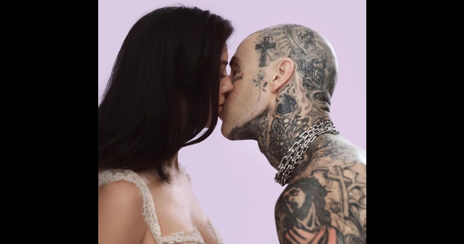 Ok, OK! Filho de Travis Barker com Kourtney Kardashian nasceu em 1º de novembro e chama-se Rocky