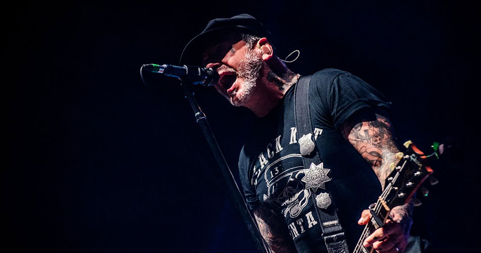 Mike Ness, do Social Distortion, se abre sobre batalha contra o câncer