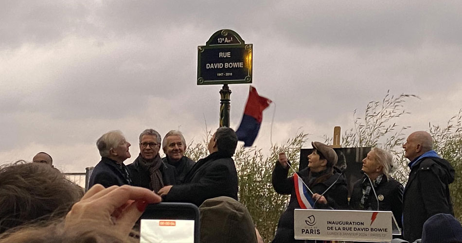 Rua David Bowie é inaugurada em Paris