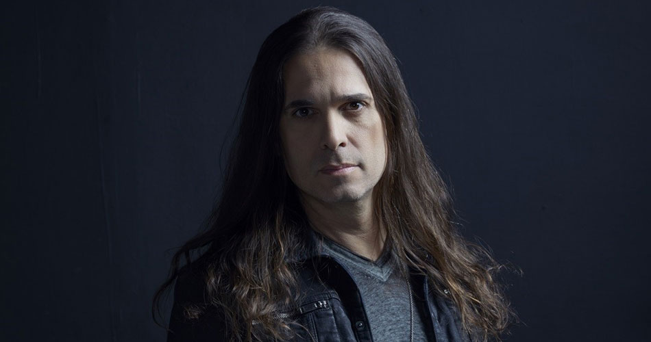 Kiko Loureiro anuncia turnê solo especial pelo Brasil