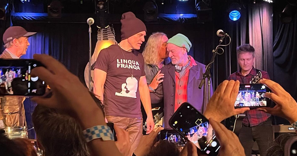 Integrantes do R.E.M. se reúnem em show tributo