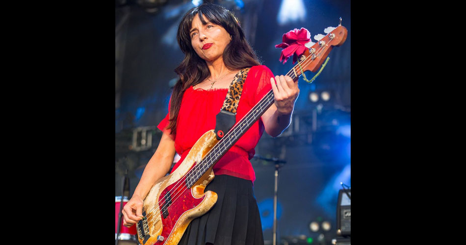 Pixies anuncia saída da baixista Paz Lenchantin