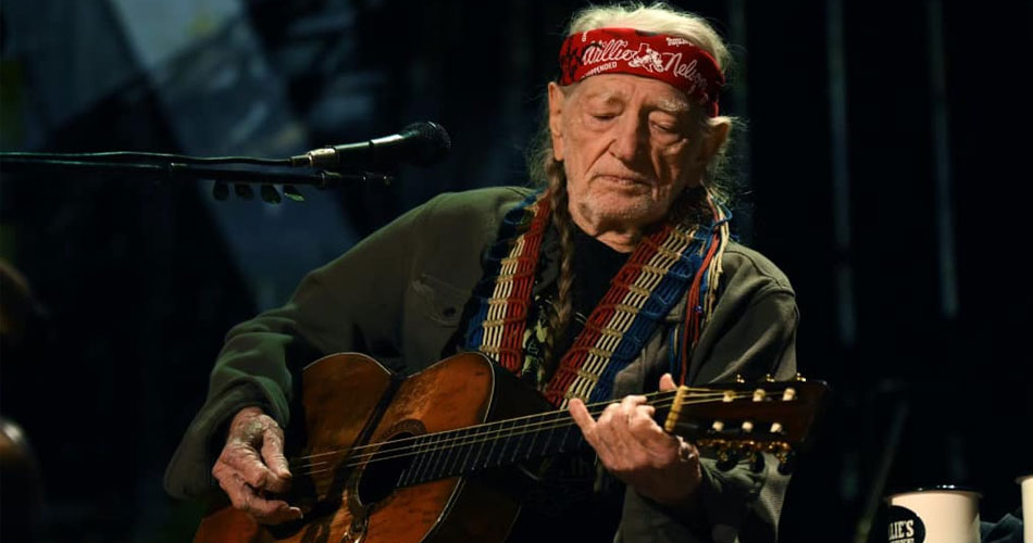 Seguindo orientações médicas, Willie Nelson cancela mais um show em festival