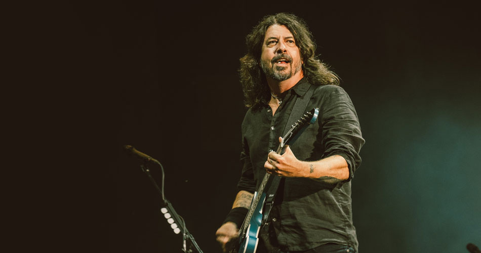 Dave Grohl sugere que banda de Taylor Swift não toca ao vivo durante os shows