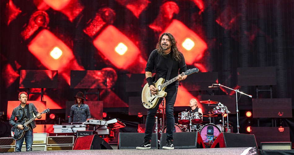 Foo Fighters estreia música nova em show na Inglaterra; conheça “Unconditional”