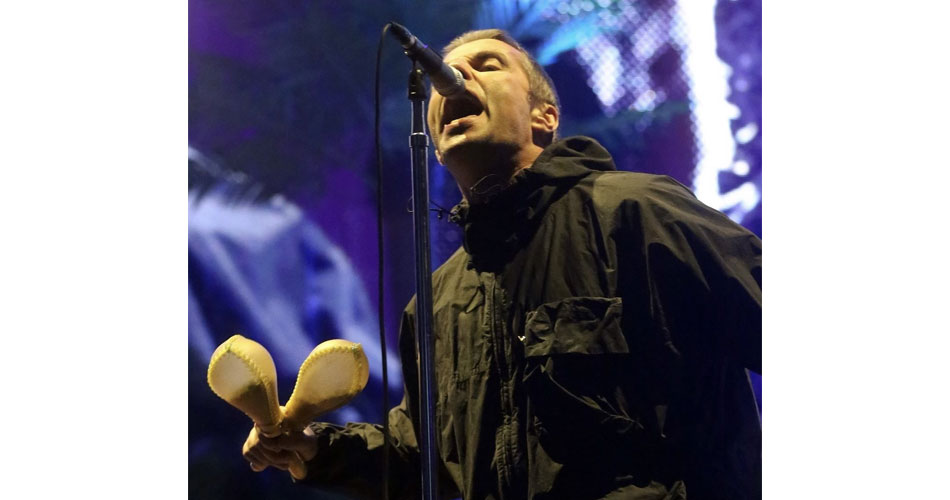 Liam Gallagher manda recado ao irmão Noel em estreia da turnê de 30 anos de “Definitely Maybe”