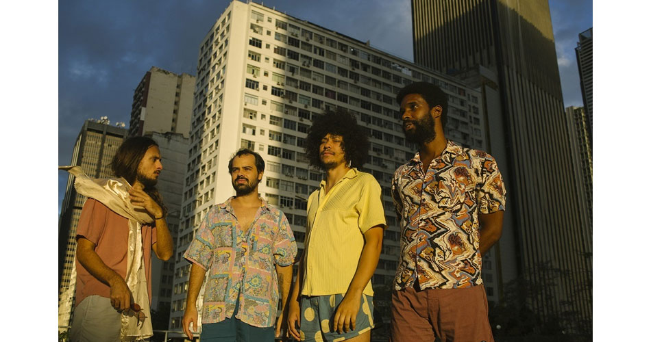 Boogarins celebra 10 anos de “As Plantas que Curam” em Piracicaba