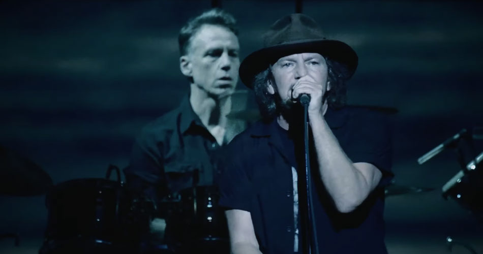 Pearl Jam lança clipe ao vivo de sua música que fala sobre Donald Trump