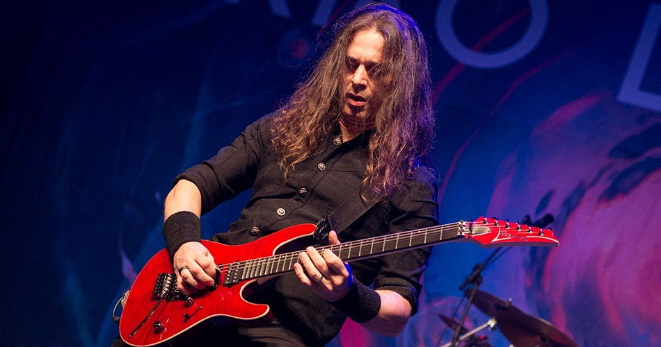 Angra confirma Kiko Loureiro em todas as datas da turnê acústica pelo Brasil