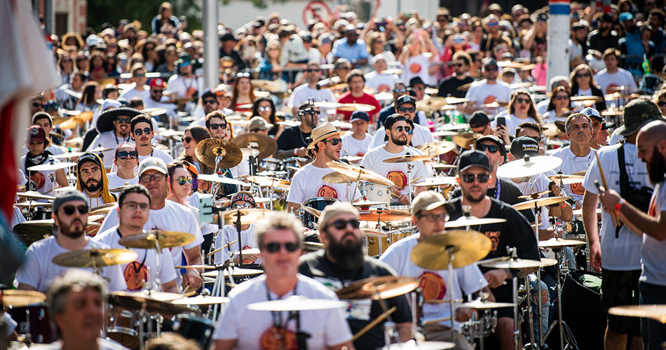 Orquestra de Baterias de Florianópolis reúne músicos de sete estados do Brasil