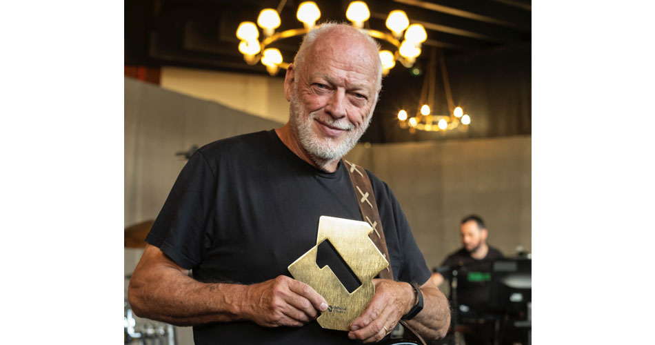 David Gilmour, do Pink Floyd, expulsa Oasis do topo da parada britânica