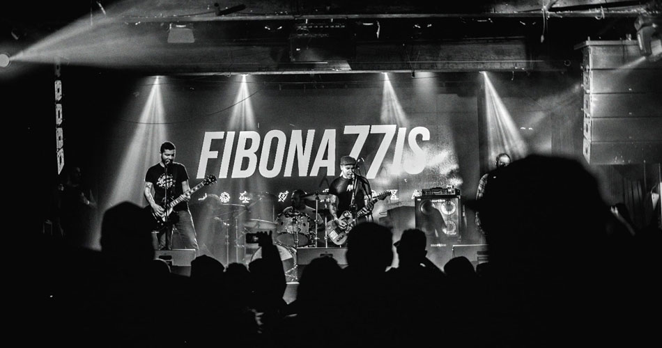 Fibonattis comemora 10 anos com festa punk rock