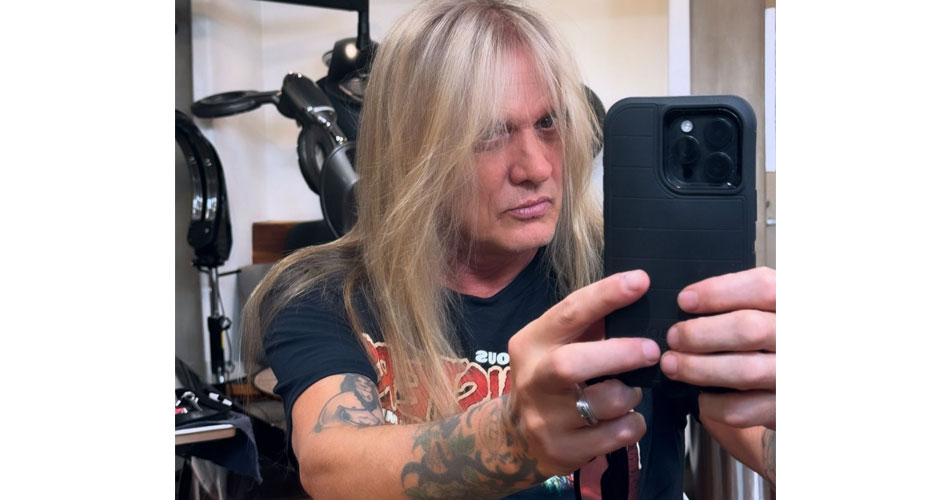 Sebastian Bach revela aumento de seguidores nas redes sociais após críticas a Trump