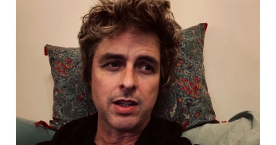 Billie Joe Armstrong desperta para o jogo político: “Precisamos parar o trumpismo”