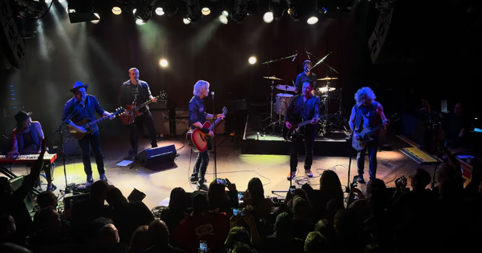 Duff McKagan se reúne com Jacob Dylan, do The Wallflowers, para tocar “Heroes”, de David Bowie